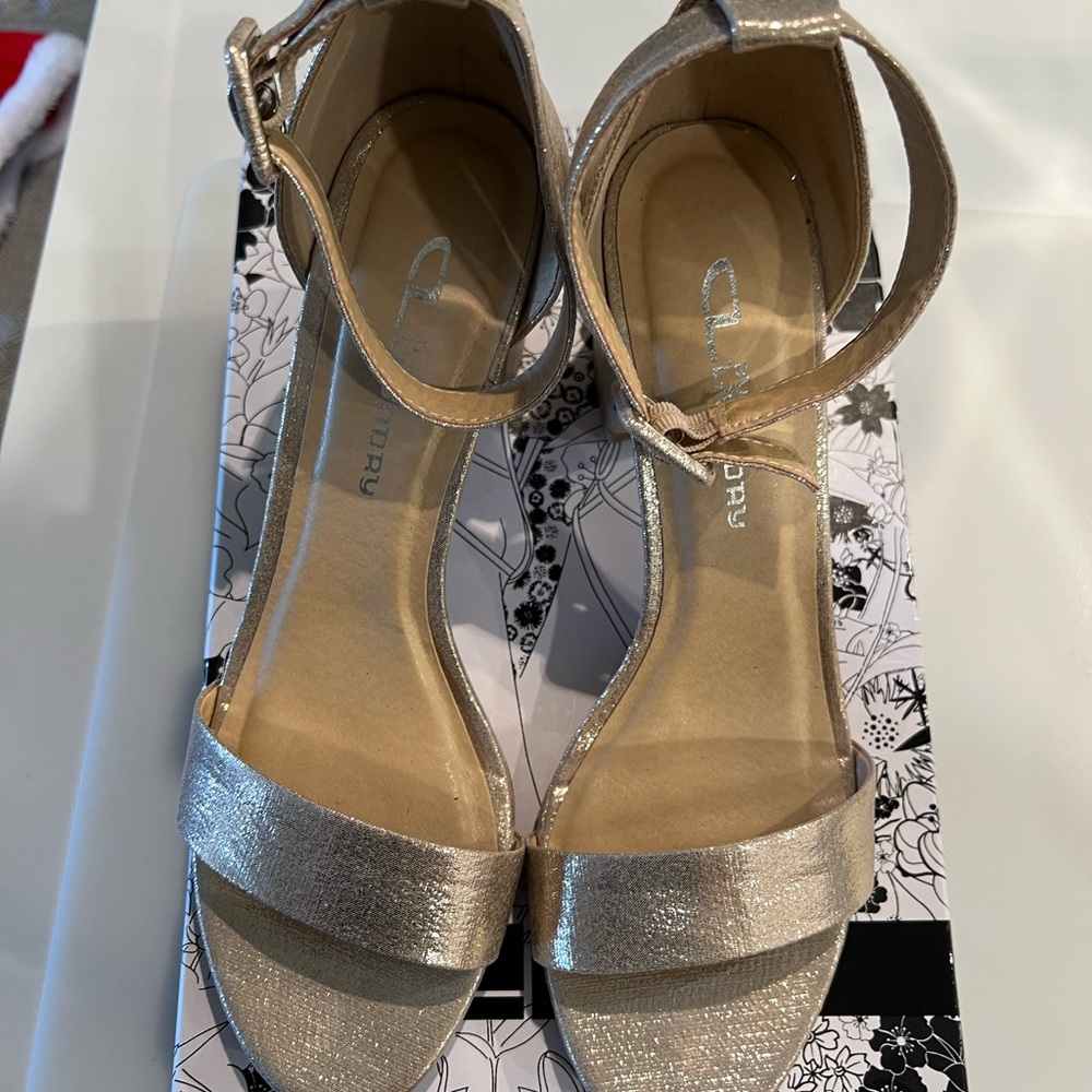 CL by Laundry Gold Block Heel Sandals - Picture 6 of 7